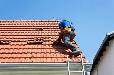Toiture en cours de réparation